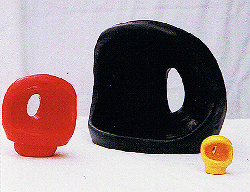 1994-01-Bla-Bla-Bla-3-3teiliges-Tonobjekt-mit-Dispersionfarbe-15,5x14,5cm