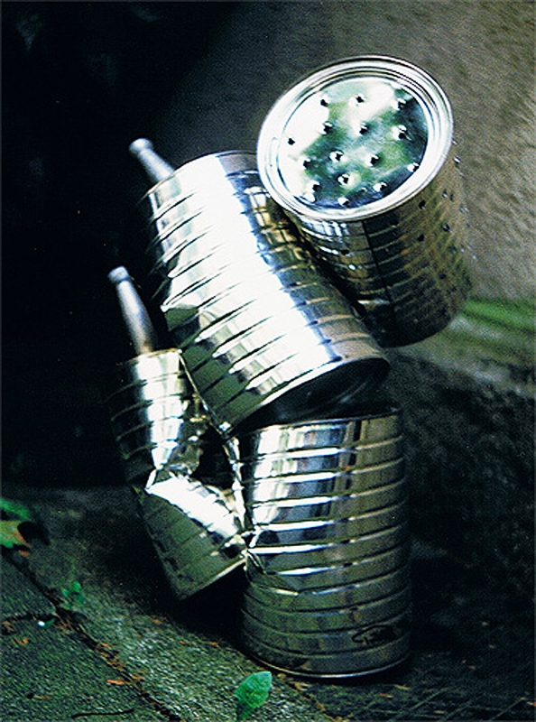 1994-02-Blechdosen-Lichtobjekt-4Blechdosen-2Alugriffe-1Lichtquelle-34x48x32cm