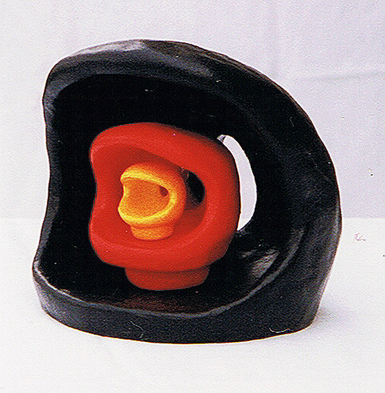 1994-01-Bla-Bla-Bla-1-3teiliges-Tonobjekt-mit-Dispersionfarbe-15,5x14,5cm