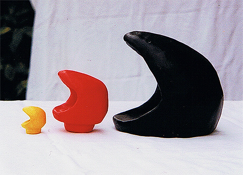 1994-01-Bla-Bla-Bla-2-3teiliges-Tonobjekt-mit-Dispersionfarbe-15,5x14,5cm