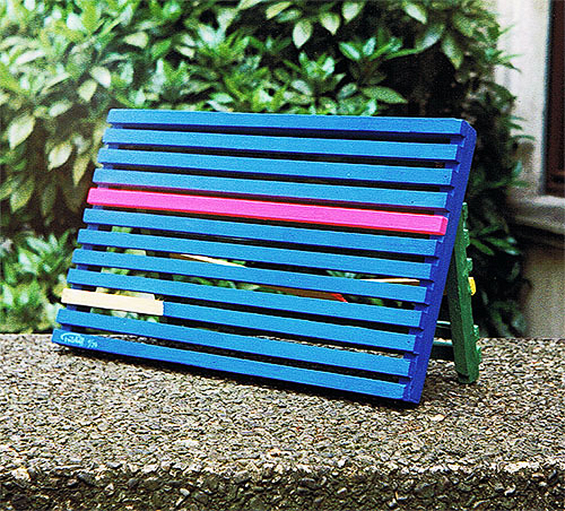 1994-01-Eins-Rot-2-Kombination-Wand-oder-Bodenobjekt-Dispersion-und-Leuchtfarbe-auf-Holzgestell-48x29x4cm